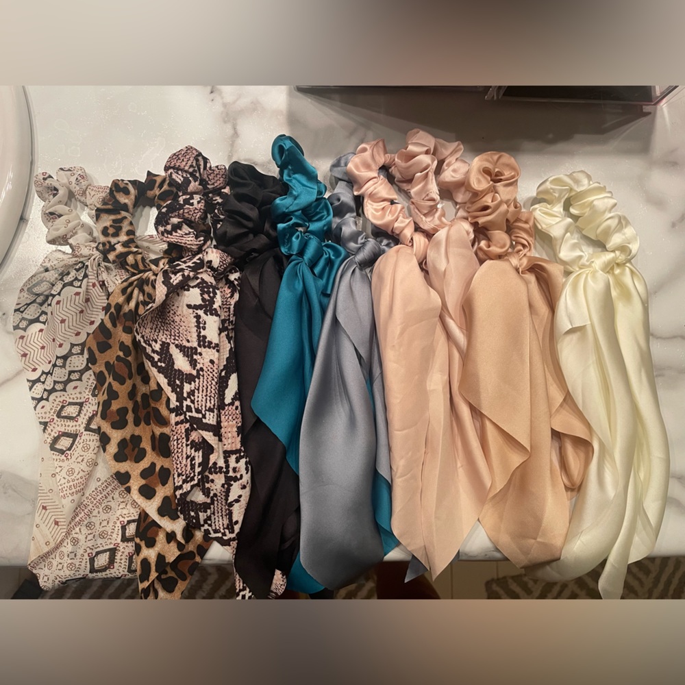 10 hair scrunchie with ribbon